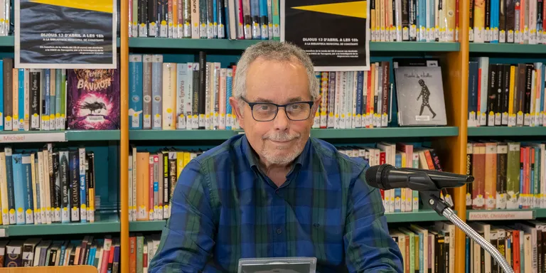 Es presenta el CD “17 poemes” de Xavier Reinoso a la Biblioteca Municipal