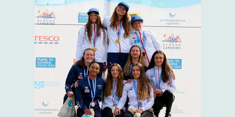 Medalla de bronze d'Anna Simona a la prova de patrulles C1 dels Europeus Júnior