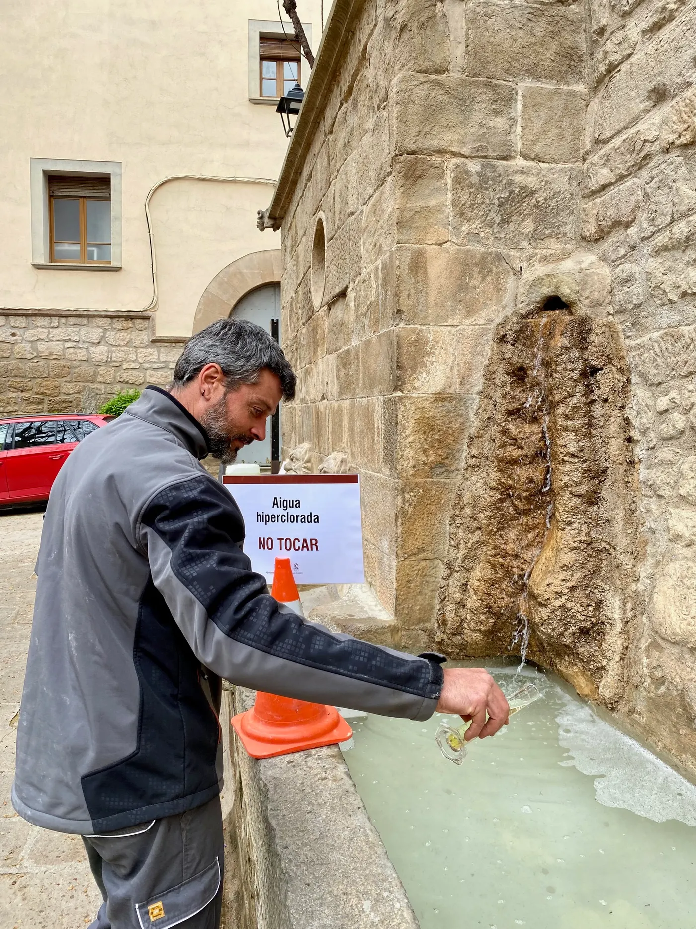 Solsona torna a posar en marxa fonts ornamentals i d'aigua potable després de la sequera
