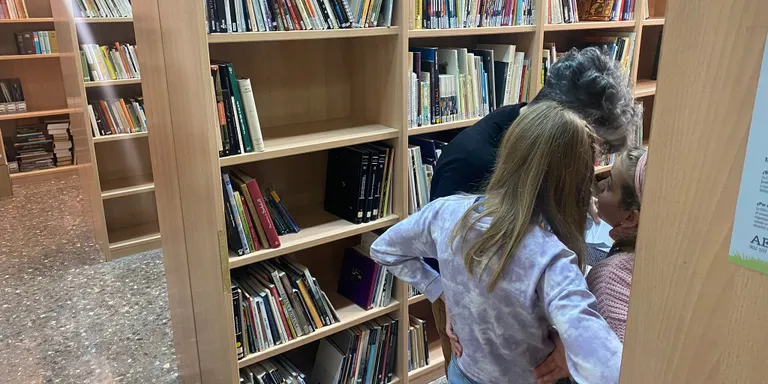 La Biblioteca Montoliu crea una enquesta per posar en marxa un pla de millora