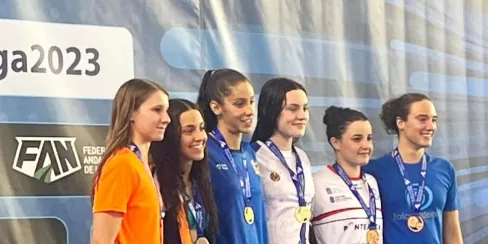 Les calderines Clàudia Muñoz i Xènia Torrejón, campiones d'Espanya júnior de natació