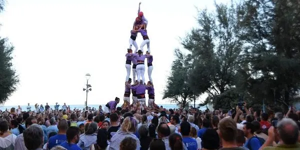 Els Castellers d’Altafulla completen el 4de6a i el 3de6a, el 3de6 i dos pilars de 4 a la Diada de Sant Joan a Torredembarra