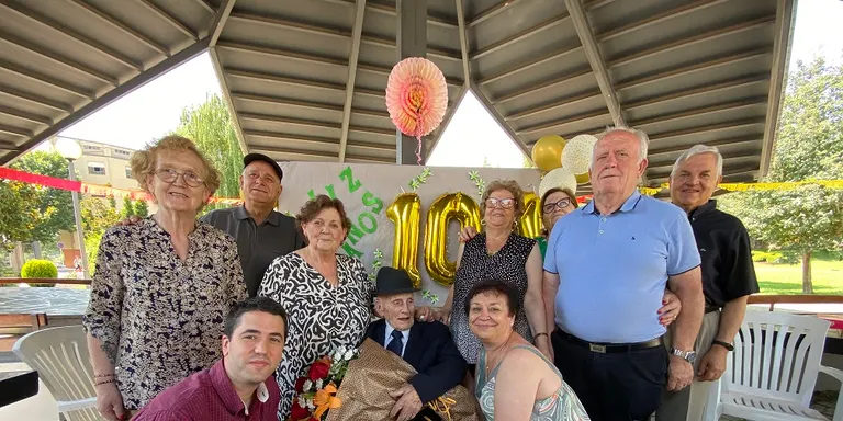 L'Ajuntament de la Seu d'Urgell felicita Antonio Martínez López pel seu 104 aniversari