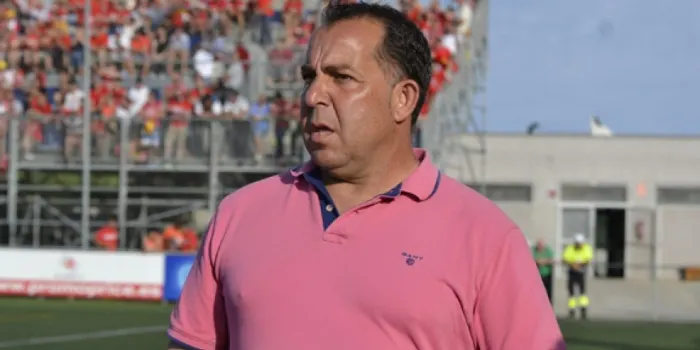L’arenyenc Oriol Alsina, entrenador de la Unió Esportiva Llagostera, escriu una nova pàgina a la història del futbol