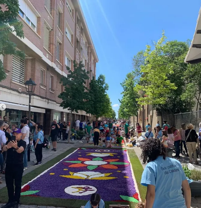 Caldes viu un cap de setmana de corpus amb les catifes com a protagonistes