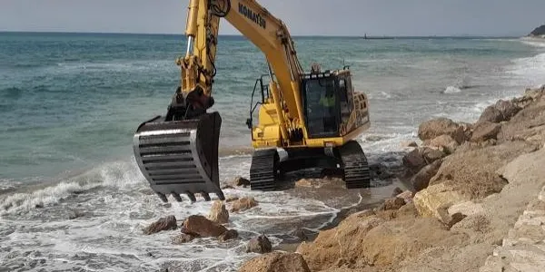 La platja d'Altafulla es condiciona per a la Setmana Santa