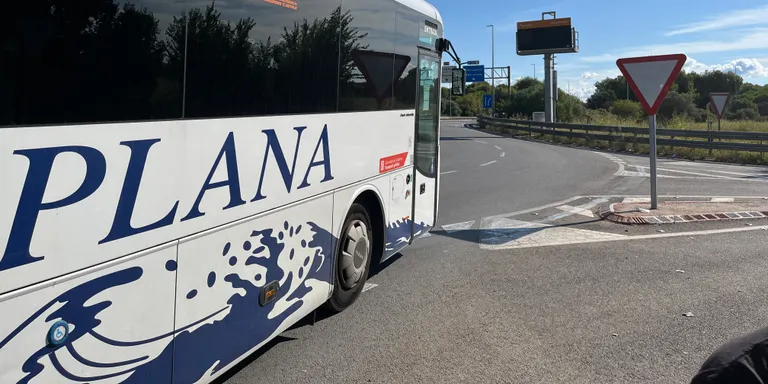 La plataforma del bus 310 rep el suport dels ajuntaments de Cunit, Calafell i Cubelles per reclamar millores a la Generalitat