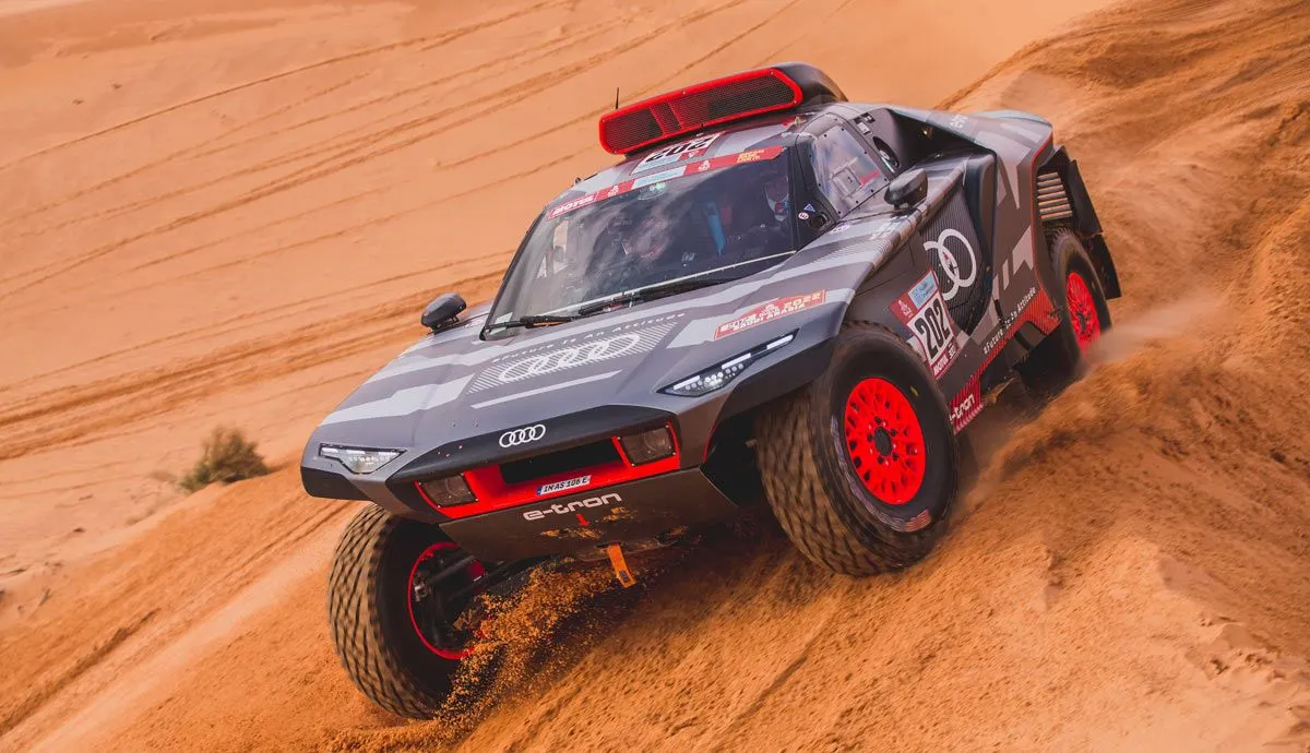 El calderí Lucas Cruz i el madrileny Carlos Sainz tanquen el primer Dakar a bord d'un cotxe elèctric en 12a posició general i amb tres victòries d'etapa
