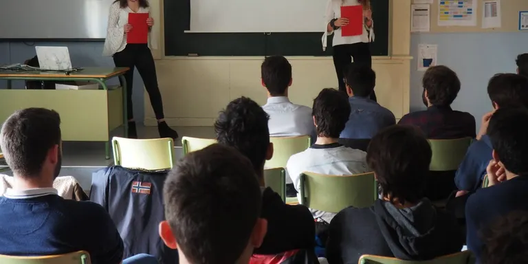 Els alumnes de l'Institut Joan Brudieu exposen els treballs de recerca de Batxillerat