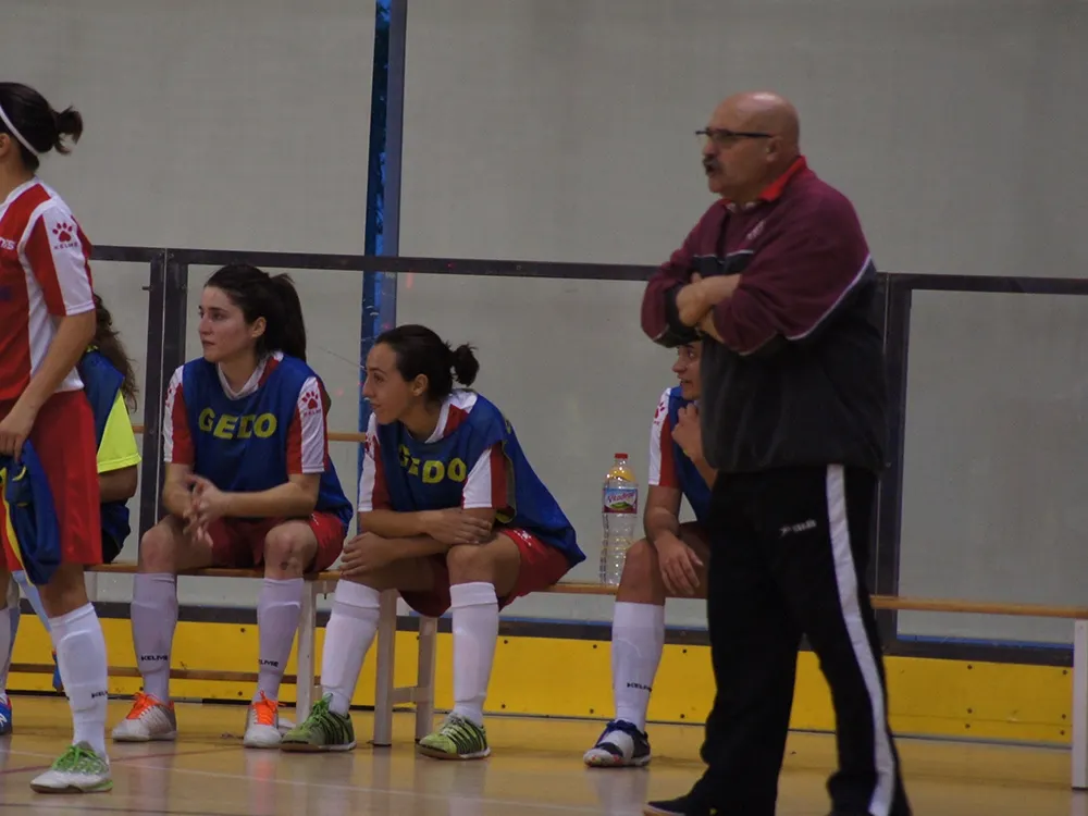 Miguel Monforte a la banqueta del femení de l'Esportiu Rubí