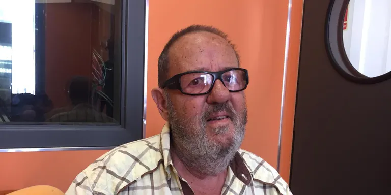 Manel Bravo es quedarà al carrer aquest setembre i busca una solució desesperada