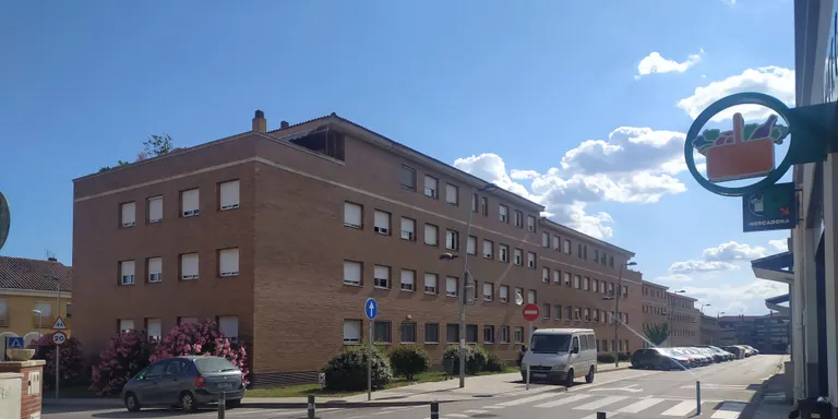 Veïns de Can Rossell tallaran dues hores el carrer Velázquez aquest dissabte en protesta per l’establiment del sentit únic en aquest vial