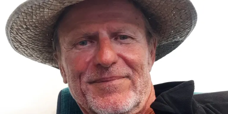 El navegant Ralph Bender arriba a Austràlia en la seva volta al món en solitari