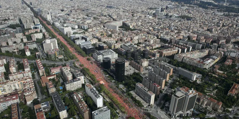Centenars d'alturgellencs participen en la manifestació reivindicativa de la Diada