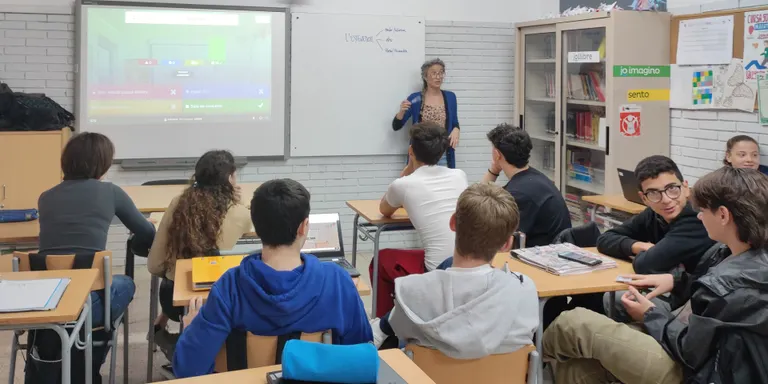 Més de 400 alumnes dels instituts de Cambrils reben la visita del Departament de Joventut