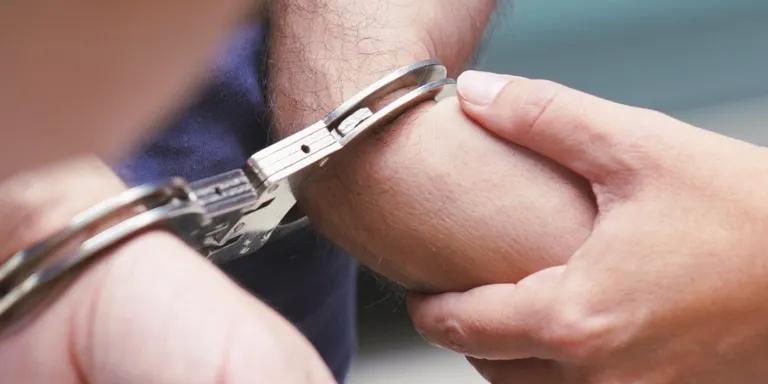 Detenen a Hostalric la responsable de logística d’una empresa de roba que revenia a internet productes robats a la feina