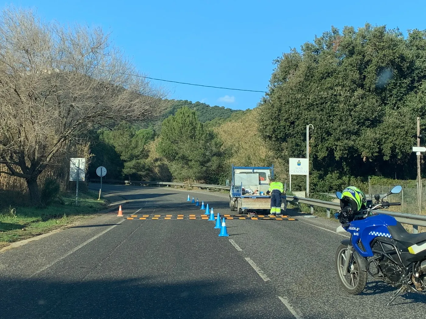 S'instal.len bandes sonores a la sortida de la C32 al Passeig d'Hortsavinyà