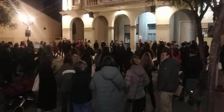 Un centenar de persones es concentren per demanar l’alliberrament de Pablo Hasél