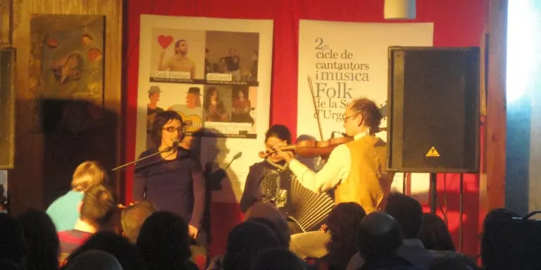 El grup aGranel presenta 'Fins al final' en el Cicle de Cantautors i Música Folk de la Seu