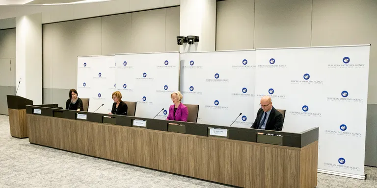 L'EMA creu que la covid-19 s'està transformant en una "endèmia" i s'oposa a donar dosis de reforç "contínuament"