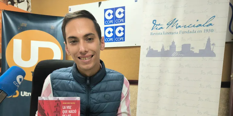Antonio Ibáñez presenta en COPE Utrera su libro 'La voz que nació de las grietas'