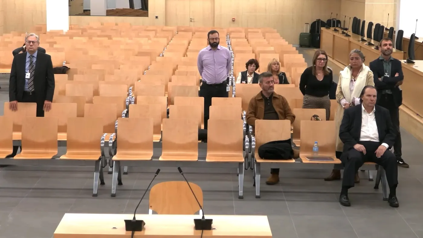 Alguns dels processats en el judici pel 'cas Efial' a qui la Fiscal ha retirat les acusacions, drets a la sala de San Fernando de Henares de l'Audiència Nacional