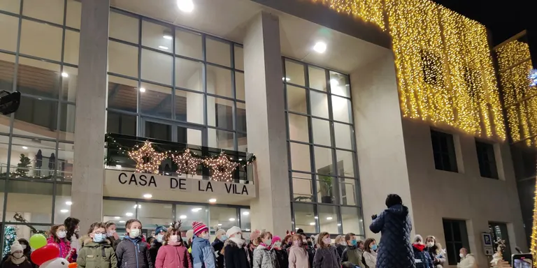 Cambrils encén les llums de Nadal i recupera els desitjos de la canalla