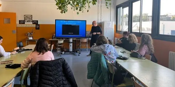 Pares i mares de Roda de Berà i Creixell participen en tallers per a l’ús responsable d’Internet amb menors