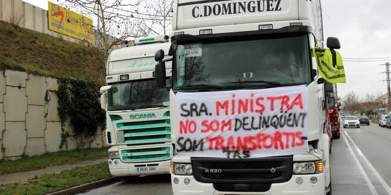 Raquel Sánchez demana als transportistes que abandonin la vaga i promet concreció sobre les ajudes promeses