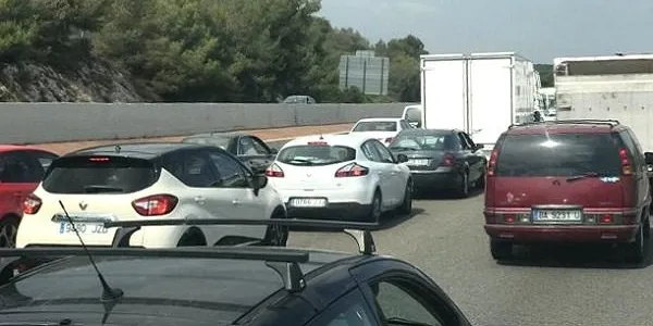 Un accident entre dos turismes provoca retencions a l’AP-7, a l’alçada d’Altafulla, aquest dilluns a la tarda