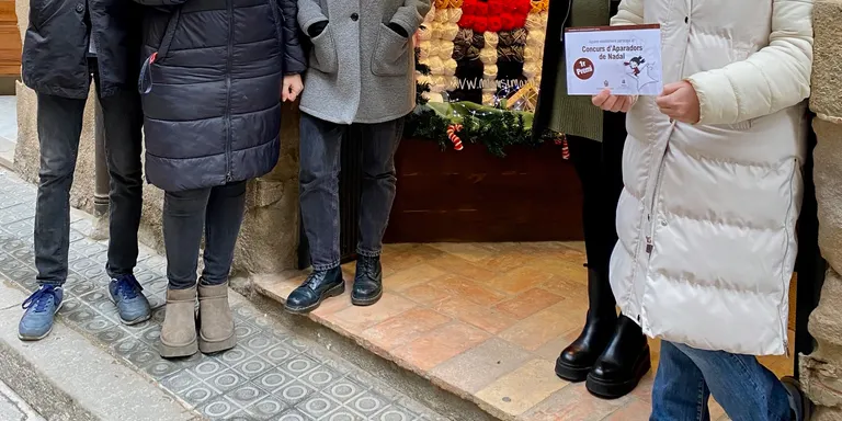Un trencanous, l'obra de Gaudí i un arbre, premiats en el Concurs d'aparadors de Solsona