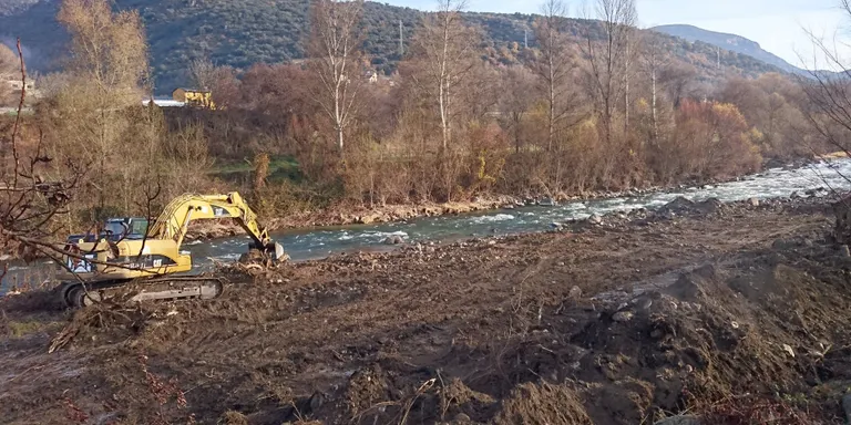 En marxa els treballs per a la capacitat de desguàs de la canalització del riu Segre a la Seu