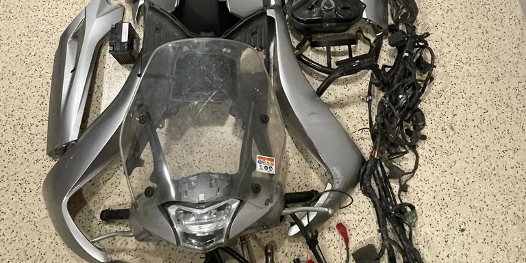 Els Mossos detenen 11 membres d’un grup organitzat que robava motos i n’emmagatzemava peces a Caldes