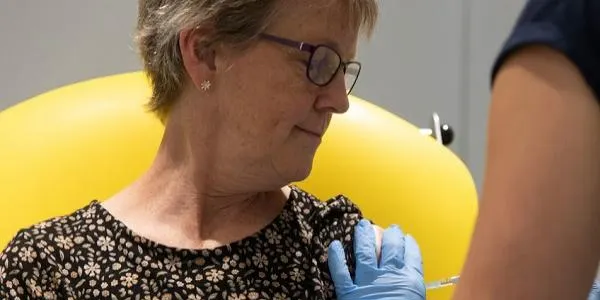 Salut començarà a vacunar dimecres la població general d'entre 60 i 65 anys amb AstraZeneca