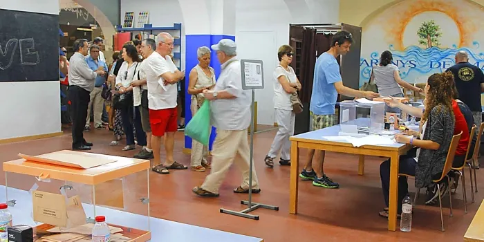 Baixa la participació a les 18:00 amb un 44,73% del cens