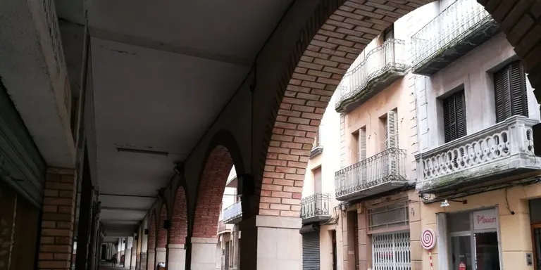 La millora del Carrer Sió es concretarà amb més il·luminació