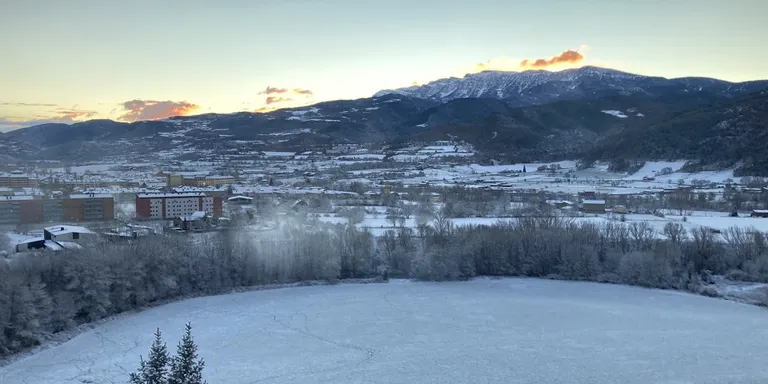 La nova nevada cobreix la Seu d'Urgell i bona part del Pirineu