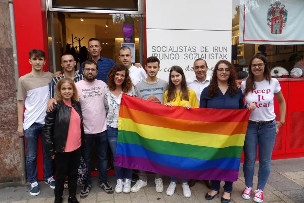  LOS SOCIALISTAS DE IRUN SE COMPROMETEN CON EL COLECTIVO LGTBI