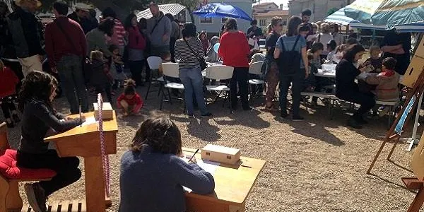 Gran afluència de públic a la ‘Festa del Llibre a la Piscina’ d’Altafulla