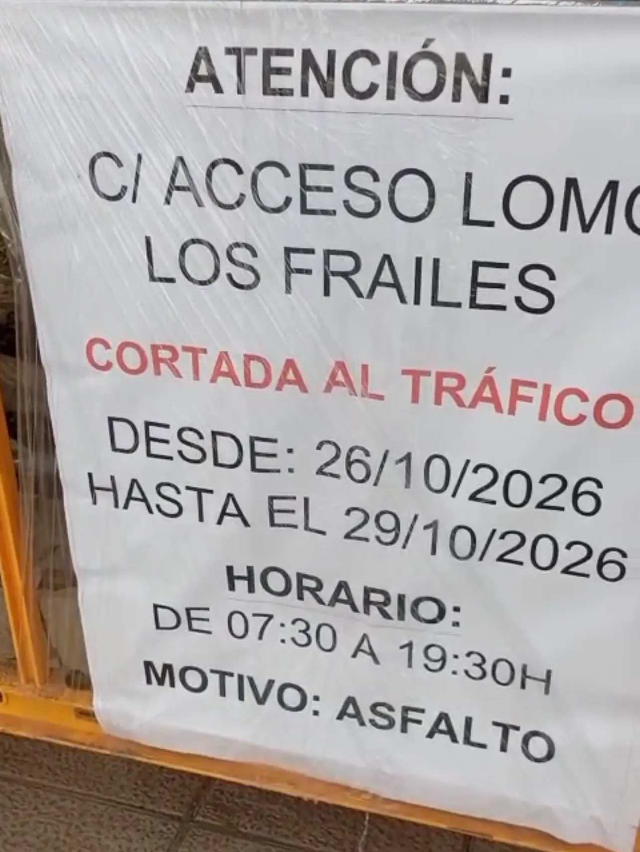 Las Huesas: el asfaltado anunciado sigue sin arrancar pese al corte de tráfico previsto para hoy