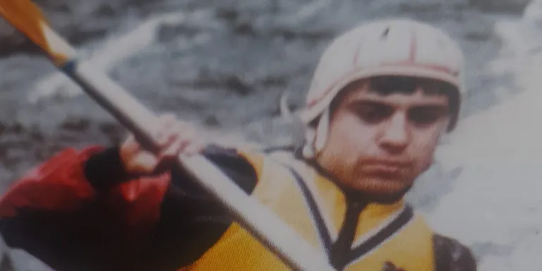 ADRIÁN SANTA CRUZ, EL HOMBRE QUE REMÓ CONTRA EL TIEMPO