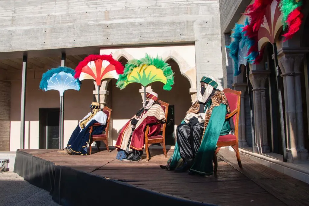 Foto de familia en l'amistós de l'Hortizó A de bàsquet / Foto:CE Horitzó