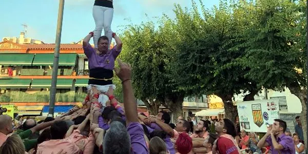 Els Castellers d’Altafulla descarreguen el seu primer pilar de 5 de la temporada a la Diada d’Estiu