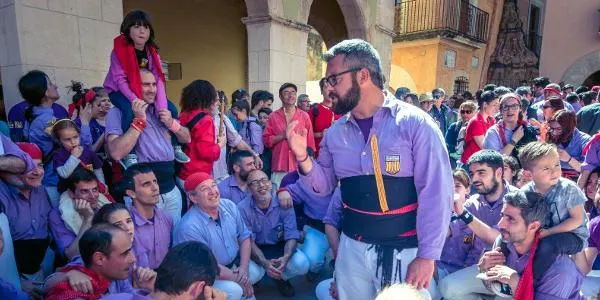 Crida del cap de colla dels Castellers d’Altafulla per assolir castells de la gamma alta de 7 al Concurs de Torredembarra