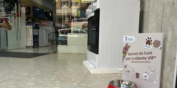 Els comerços “pet friendly” i espais municipals de Torredembarra tindran abeuradors per a gossos
