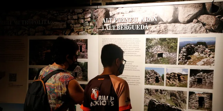 La mostra 'Tota pedra fa paret' reivindica l'arquitectura de pedra seca i l'ofici que la treballa