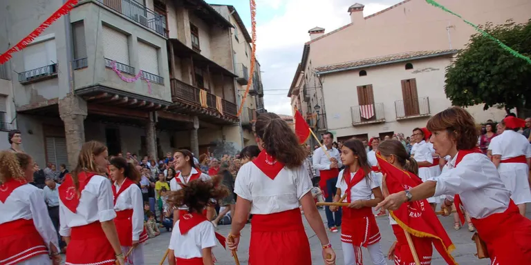 Peramola celebrarà el 50è aniversari del ball de bastons i dels gegants i nans
