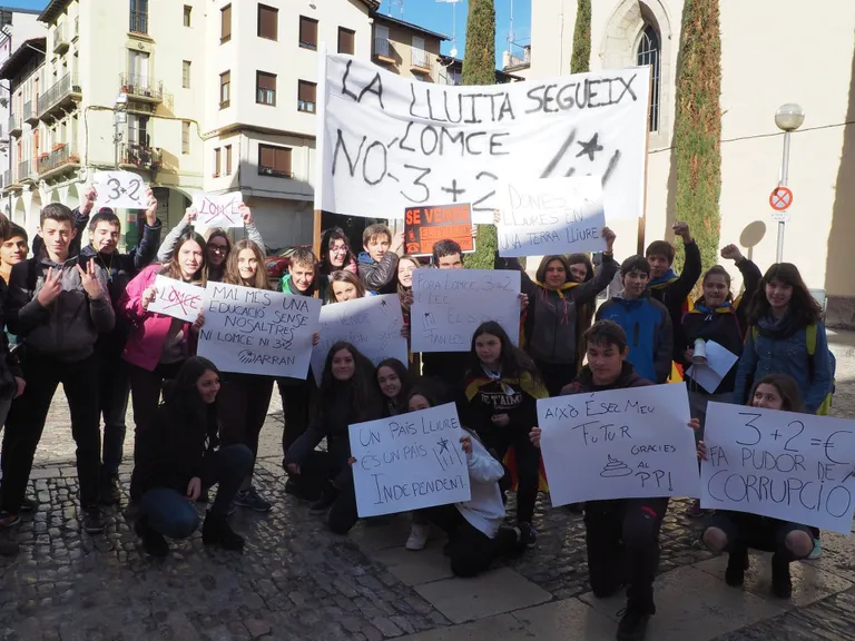 Vaga d'estudiants a la Seu contra la LOMCE i el '3+2'