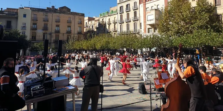 El concurs de colles sardanistes de Valls renova el format