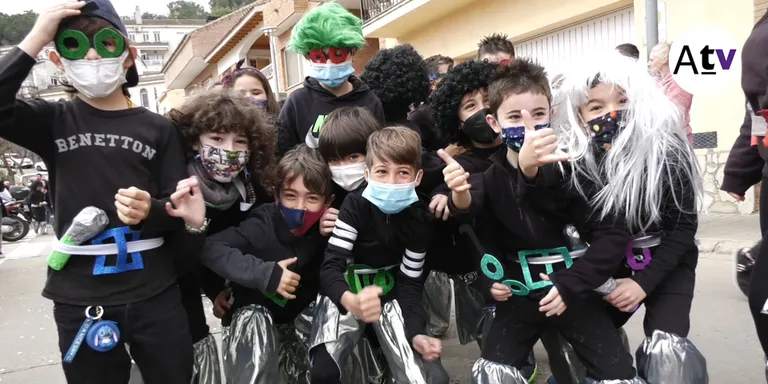 NOU REPORTATGE: El Sobirans i el Sant Martí van sortir al carrer a celebrar el Carnestoltes!